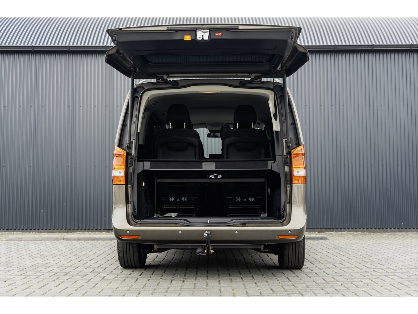 Mercedes-Benz Mercedes-Benz