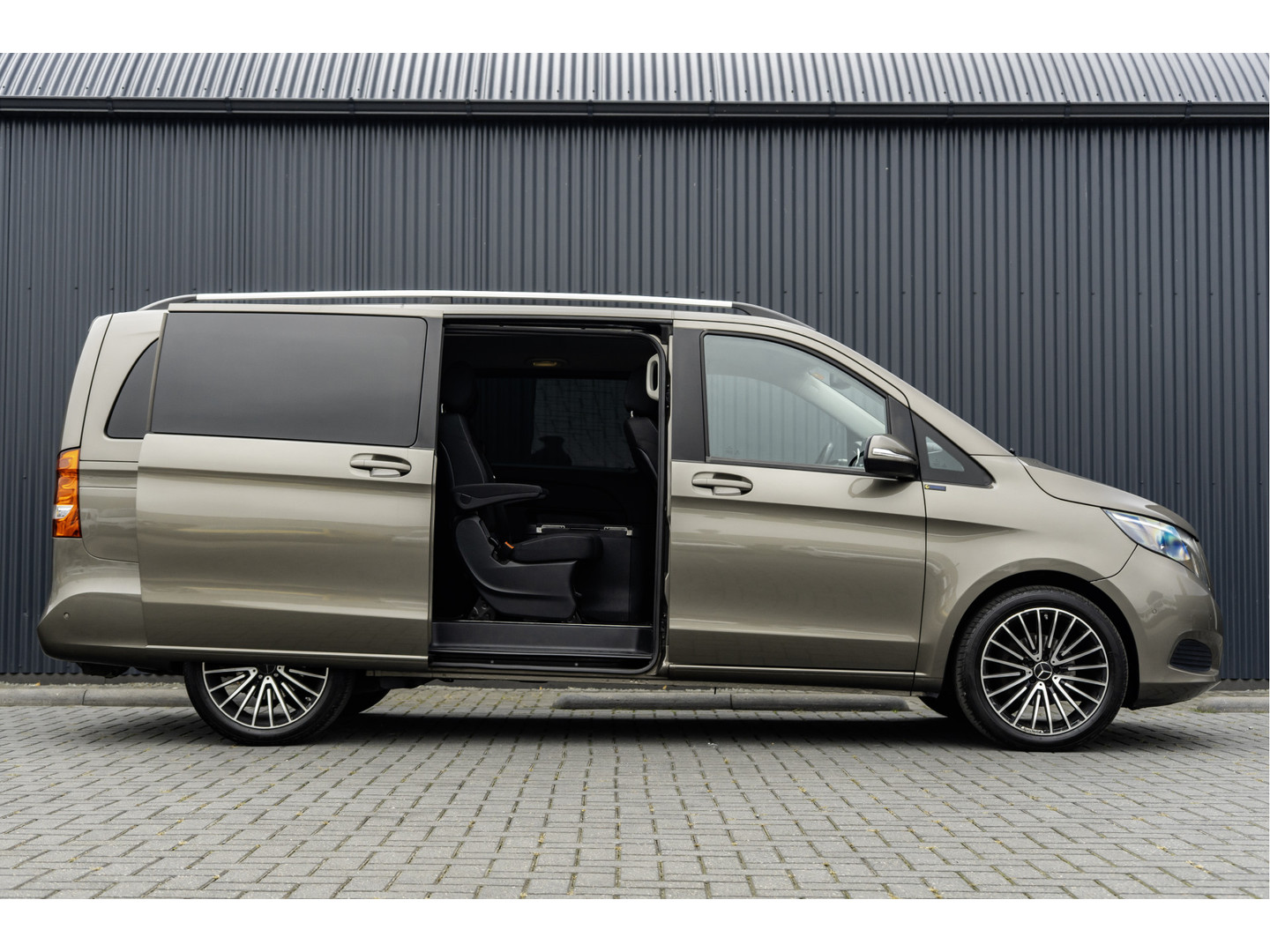 Mercedes-Benz Mercedes-Benz