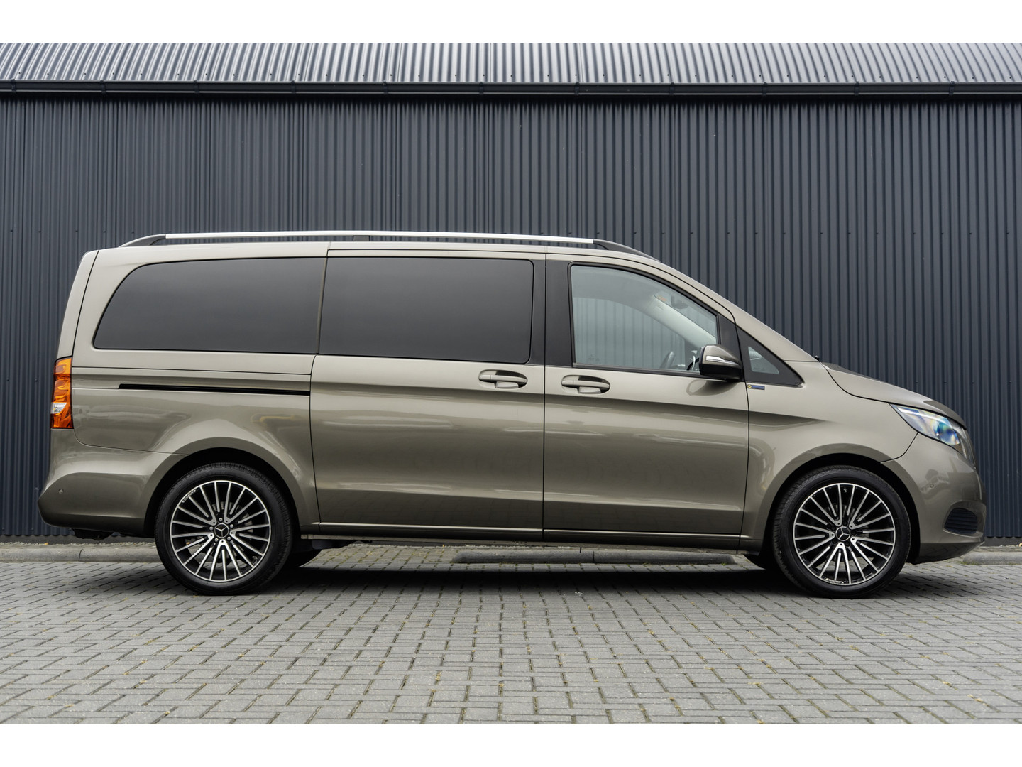 Mercedes-Benz Mercedes-Benz