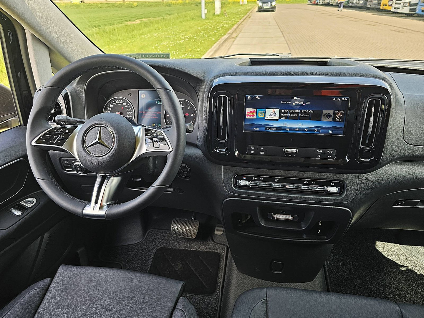 Mercedes-Benz Mercedes-Benz