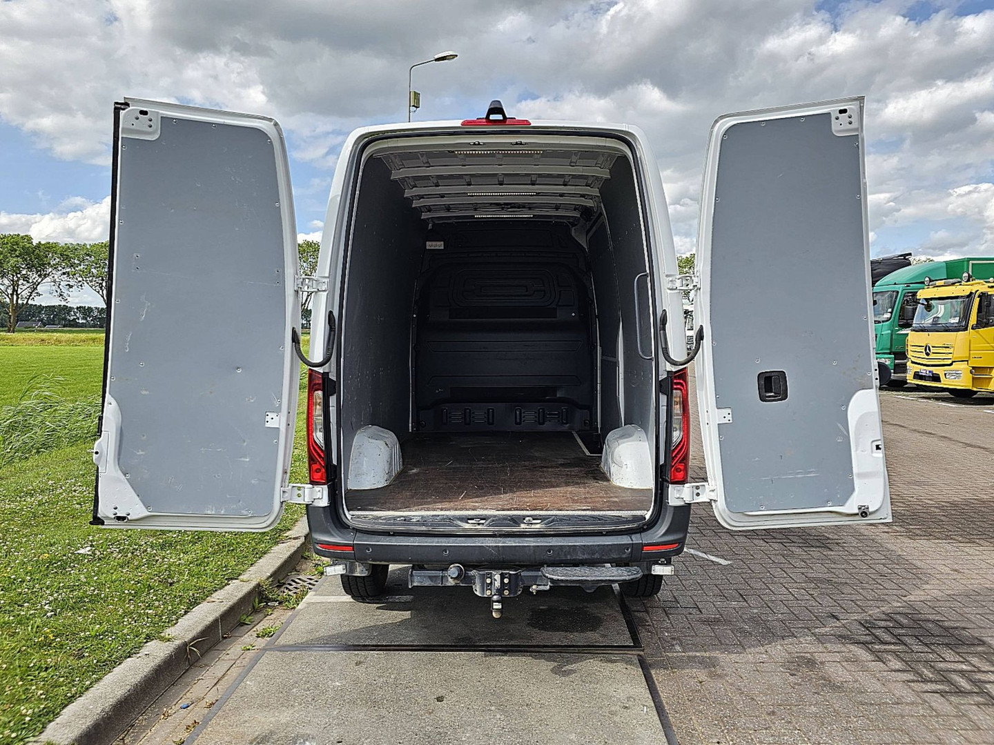 Mercedes-Benz Mercedes-Benz