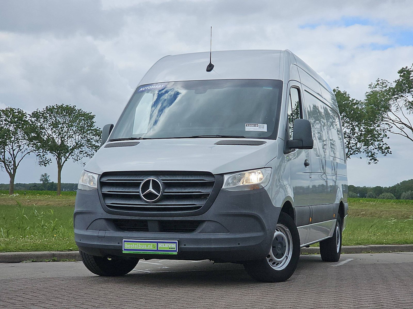 Mercedes-Benz Mercedes-Benz