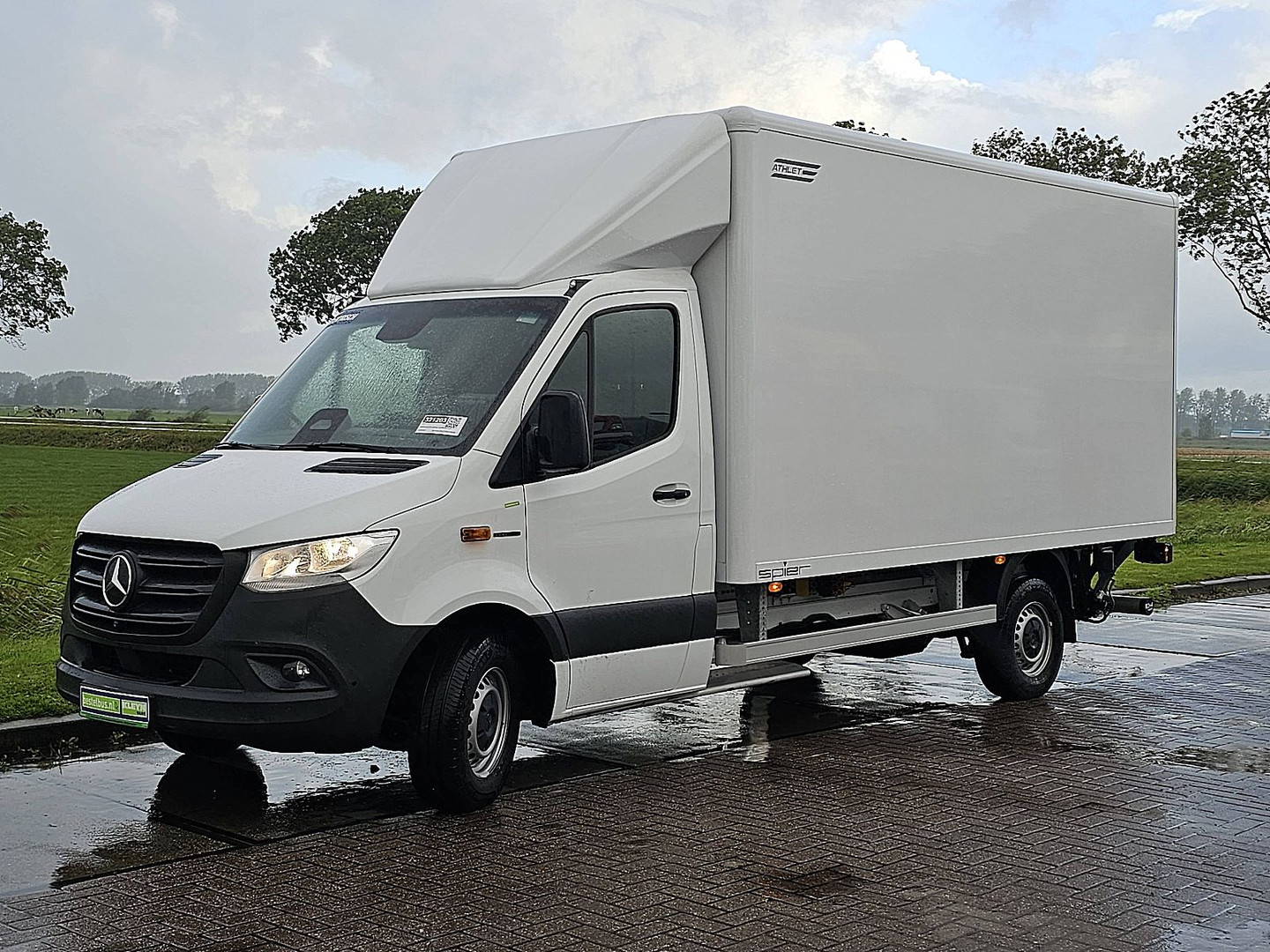 Mercedes-Benz Mercedes-Benz