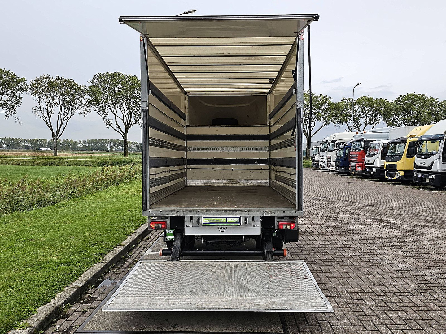 Mercedes-Benz Mercedes-Benz