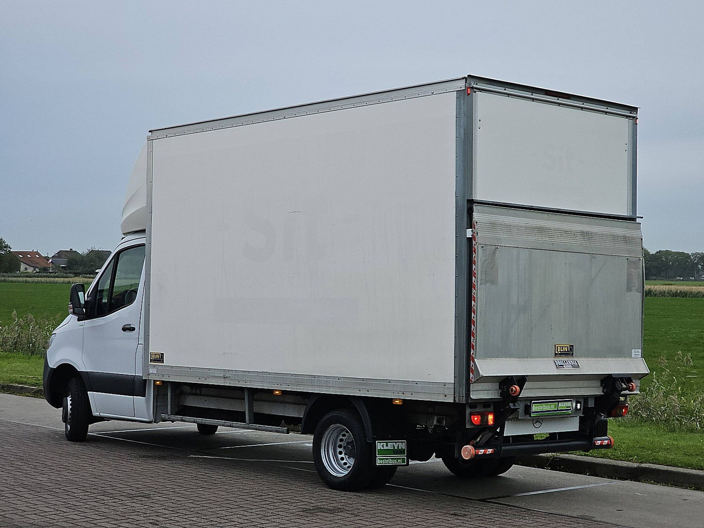 Mercedes-Benz Mercedes-Benz