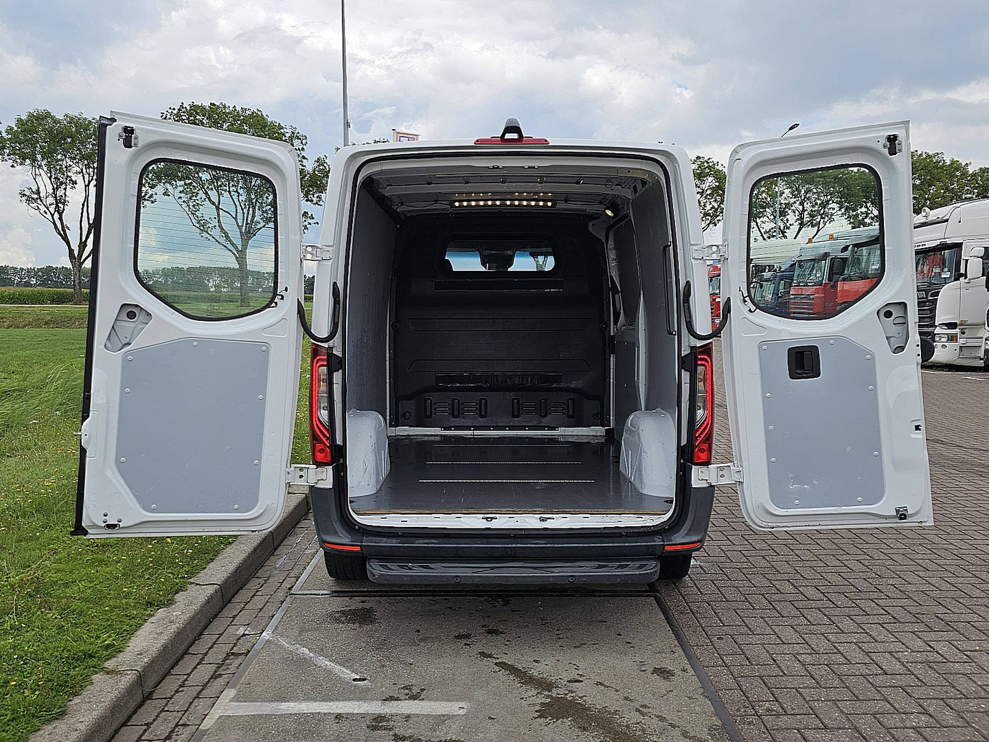 Mercedes-Benz Mercedes-Benz