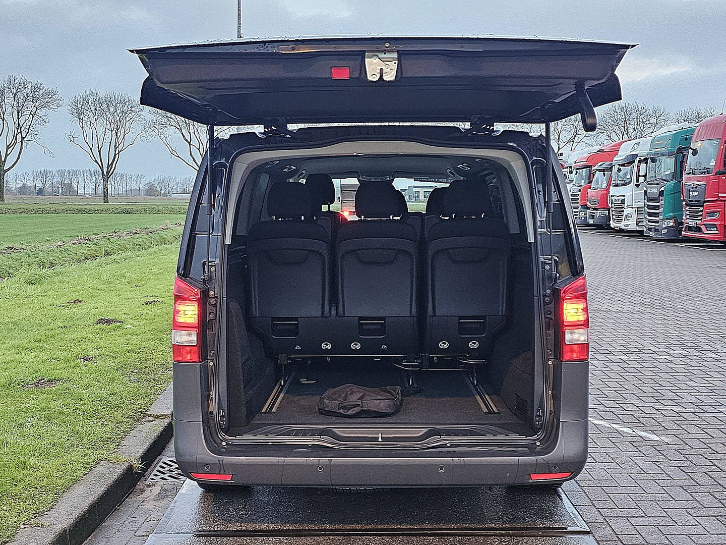 Mercedes-Benz Mercedes-Benz