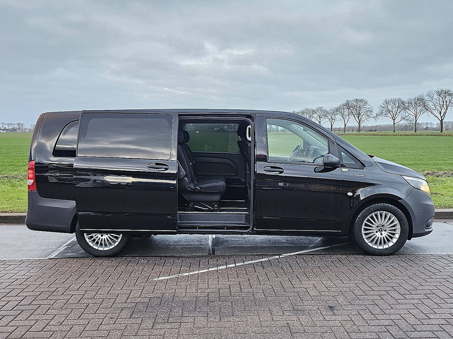 Mercedes-Benz Mercedes-Benz