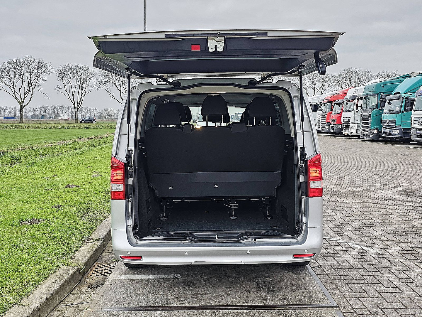 Mercedes-Benz Mercedes-Benz