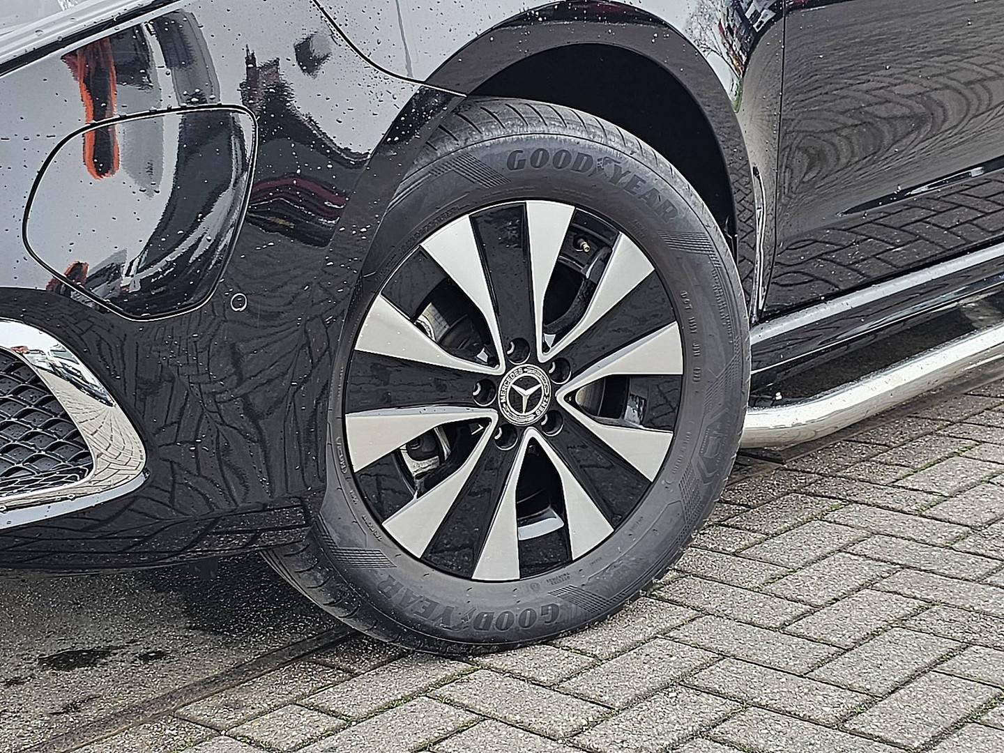 Mercedes-Benz Mercedes-Benz