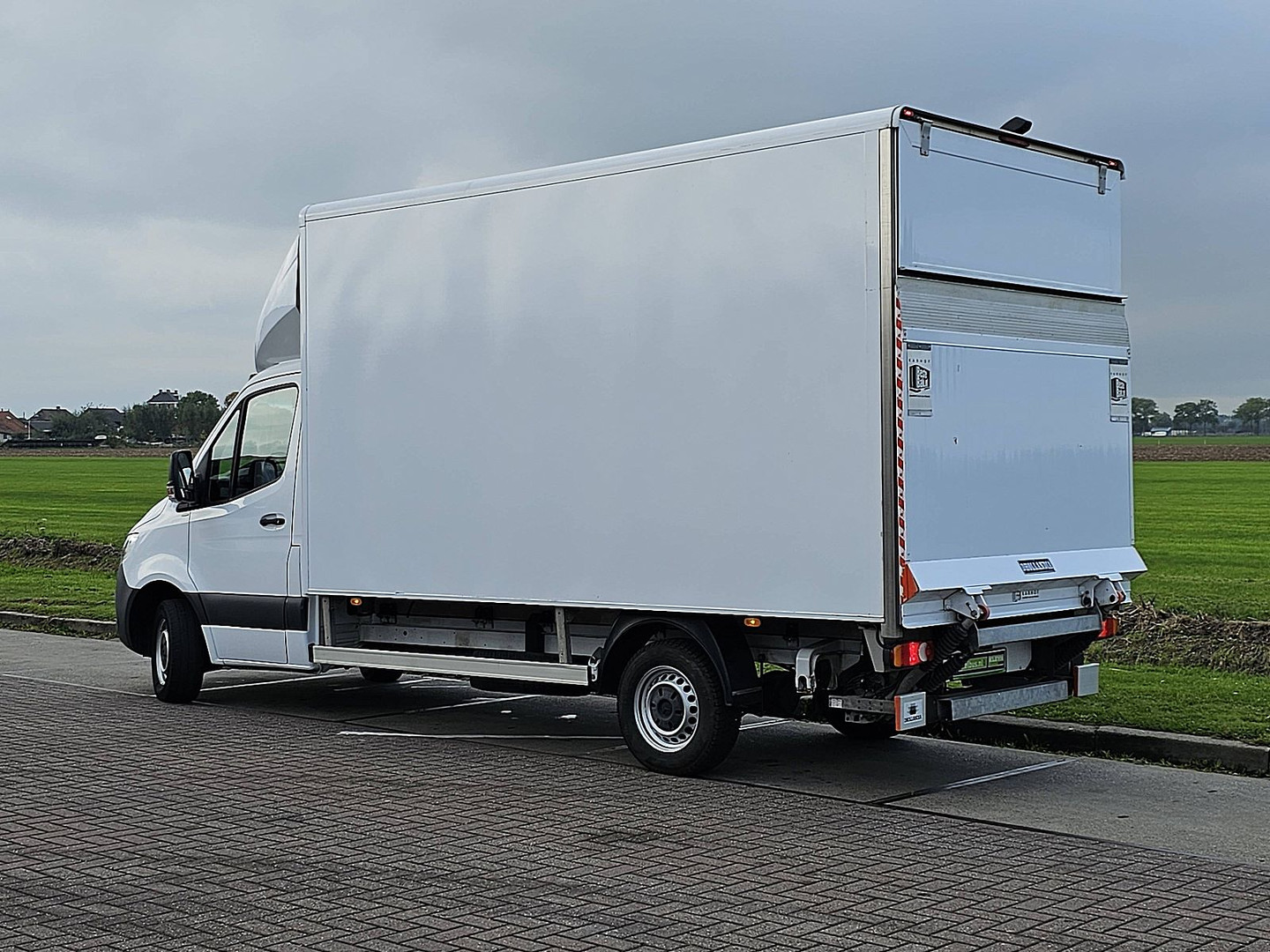 Mercedes-Benz Mercedes-Benz