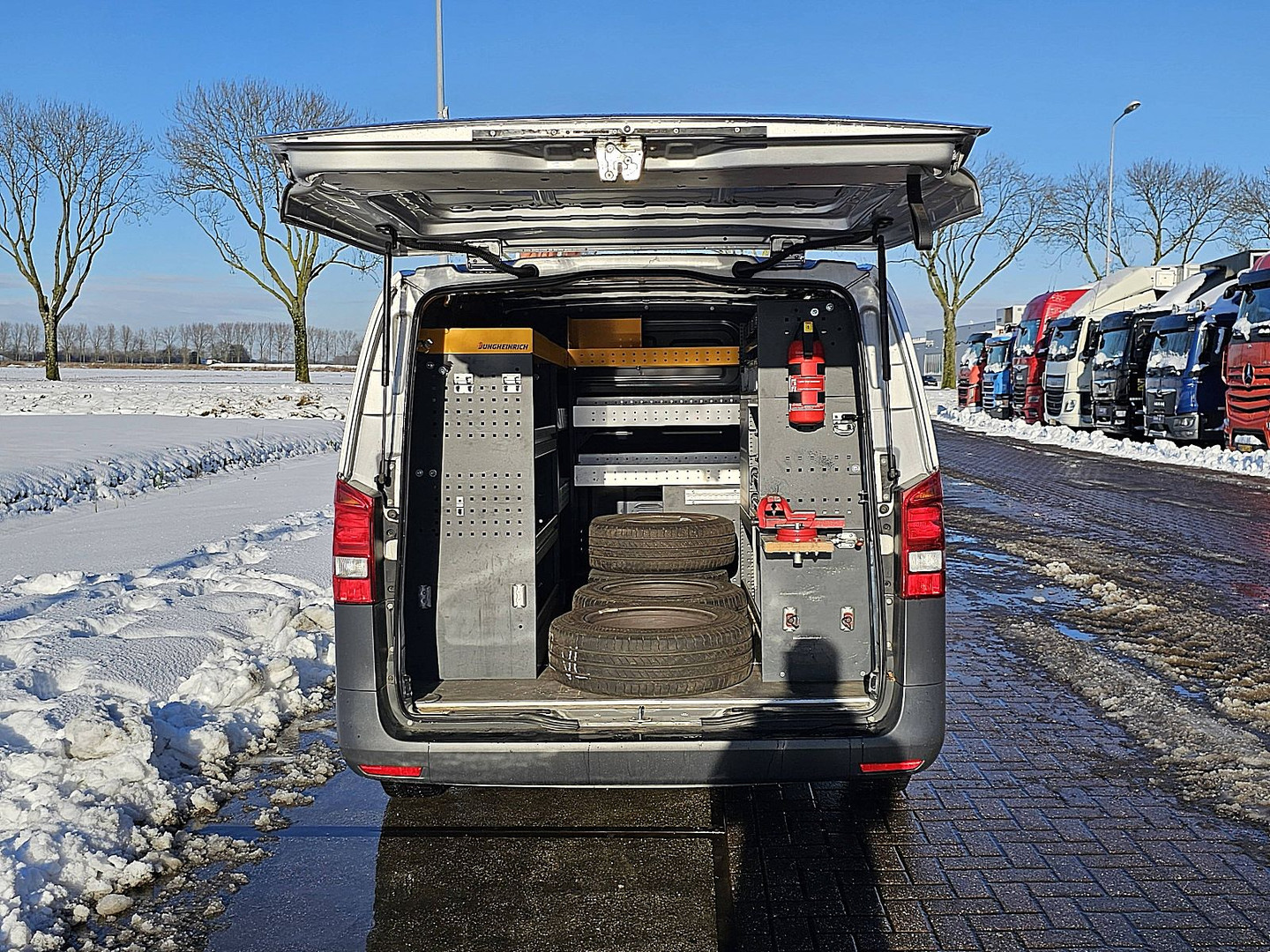 Mercedes-Benz Mercedes-Benz