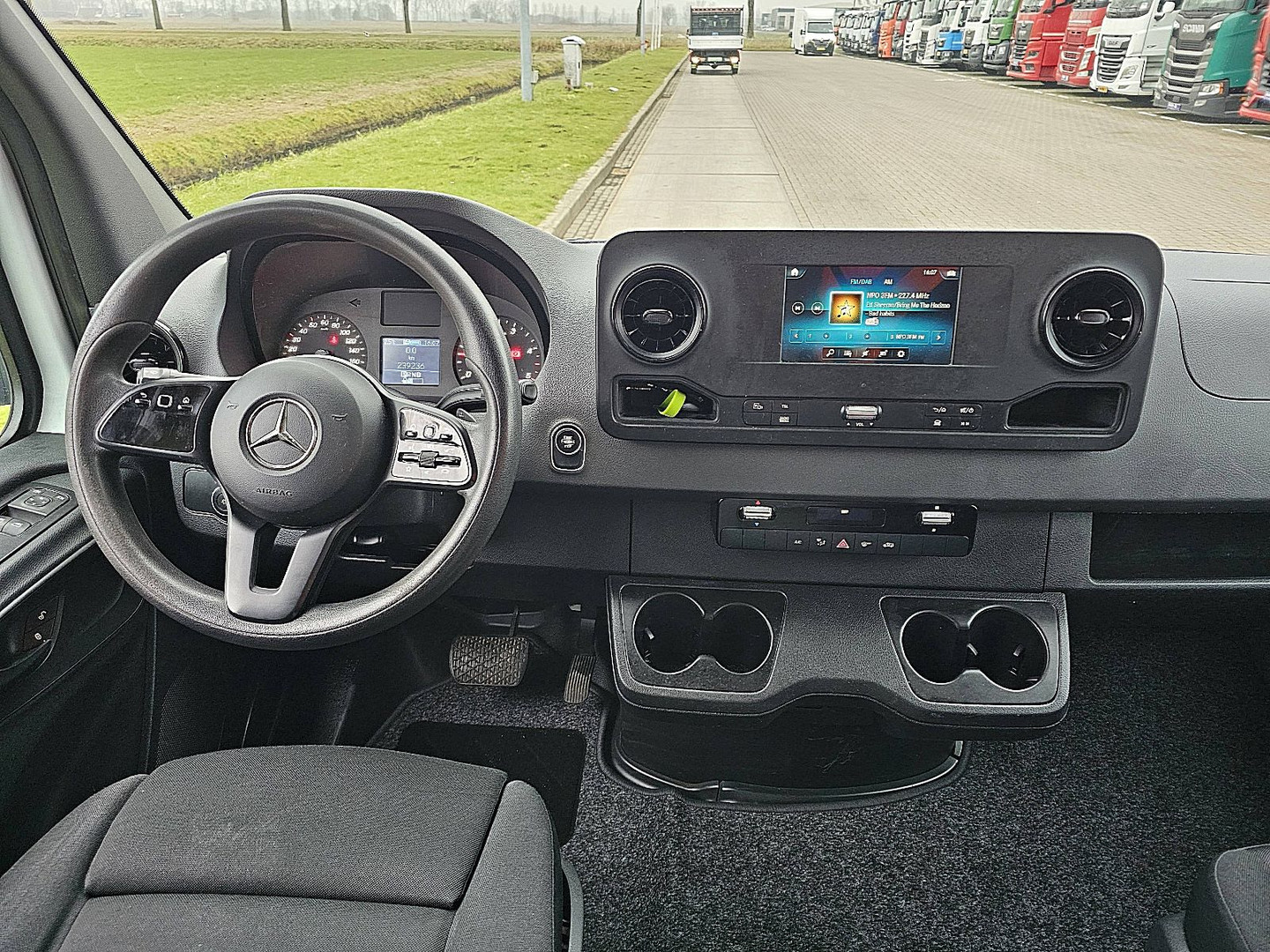 Mercedes-Benz Mercedes-Benz