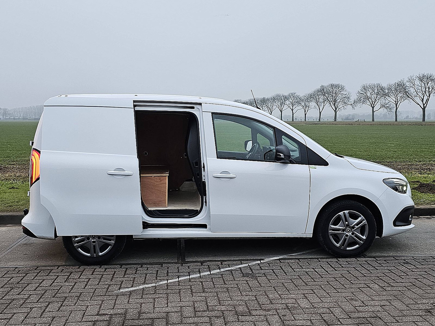 Mercedes-Benz Mercedes-Benz