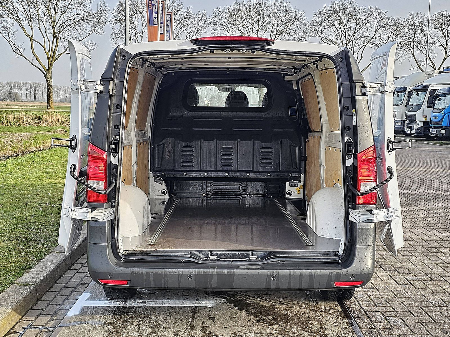 Mercedes-Benz Mercedes-Benz