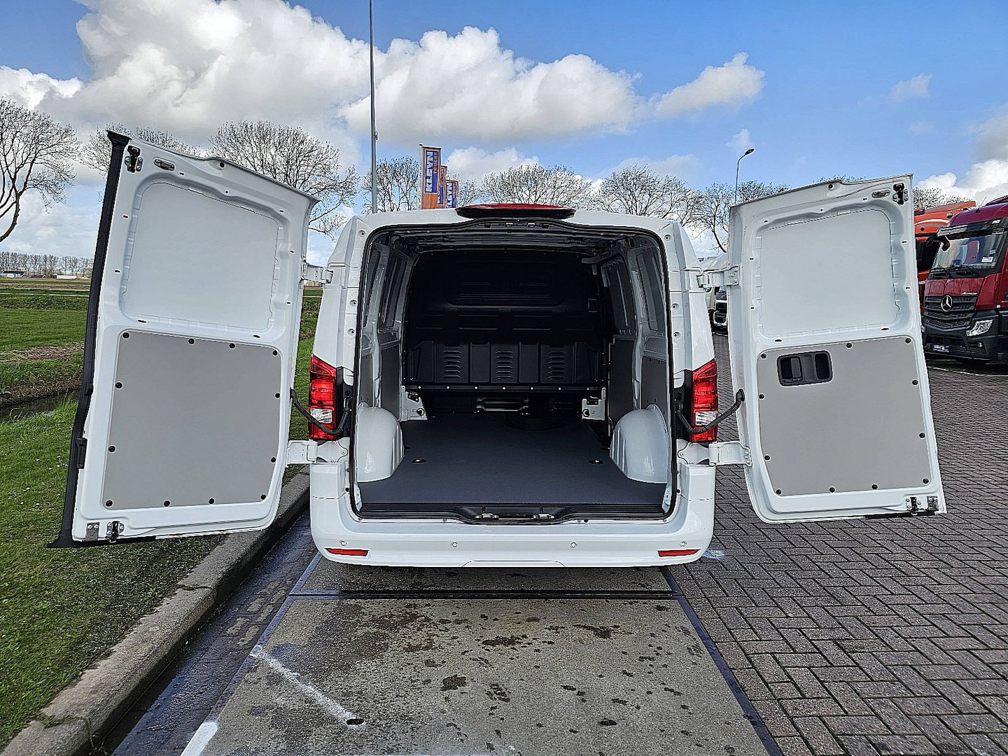 Mercedes-Benz Mercedes-Benz