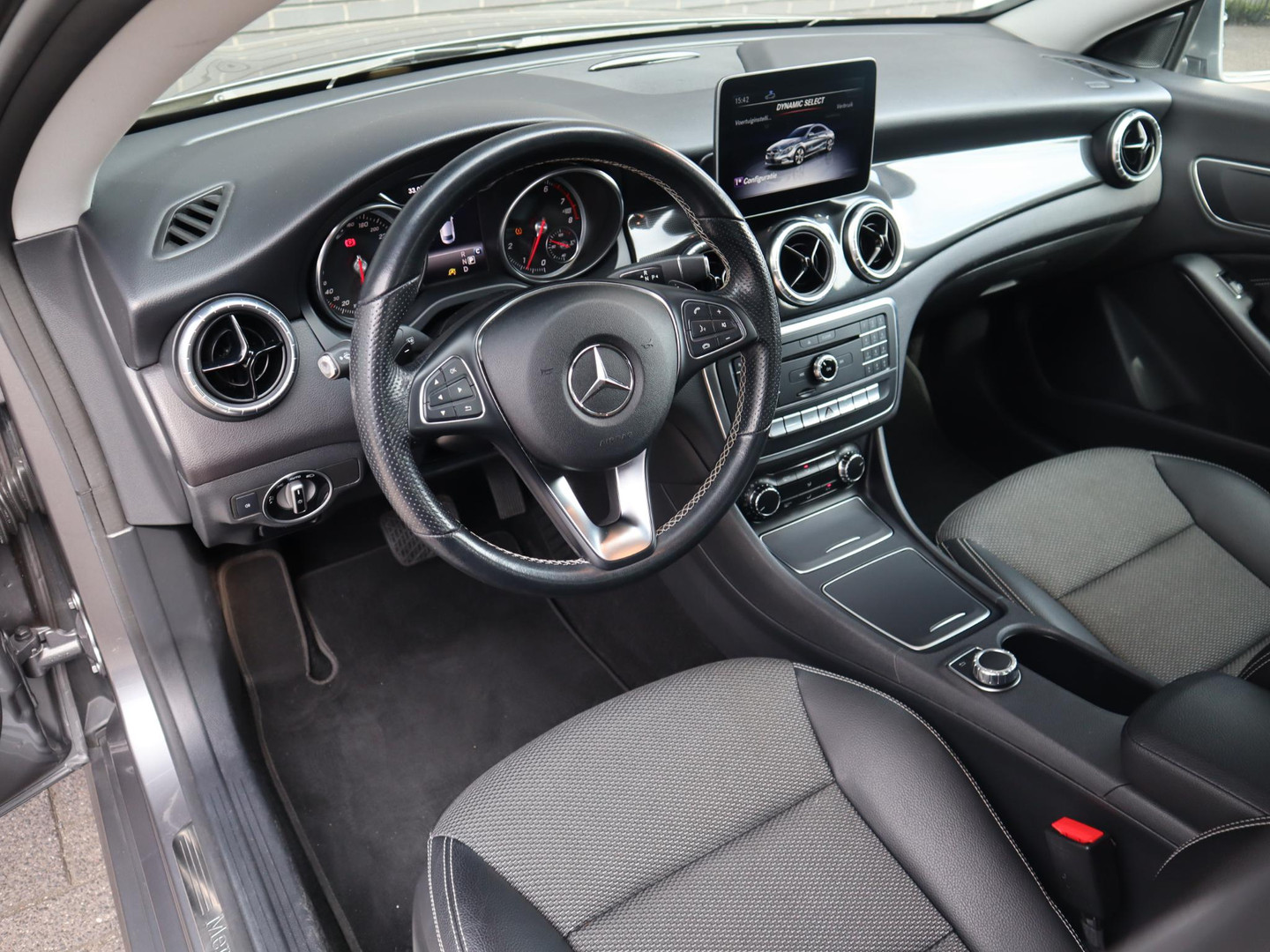 Mercedes-Benz Mercedes-Benz