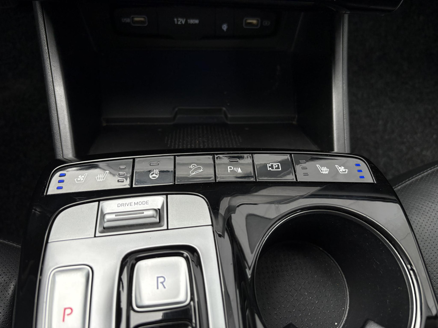 Hyundai Tucson 1.6 T-GDI HEV Premium / Stoel en stuur verwarming / Stoelverkoeling / Airco / Cruise Control / Stoel verwarming achter / Ledere bekleding / Navigatie / Appel Carplay/Android Auto / bij herwersnieuwewebsite | Herwers Groep