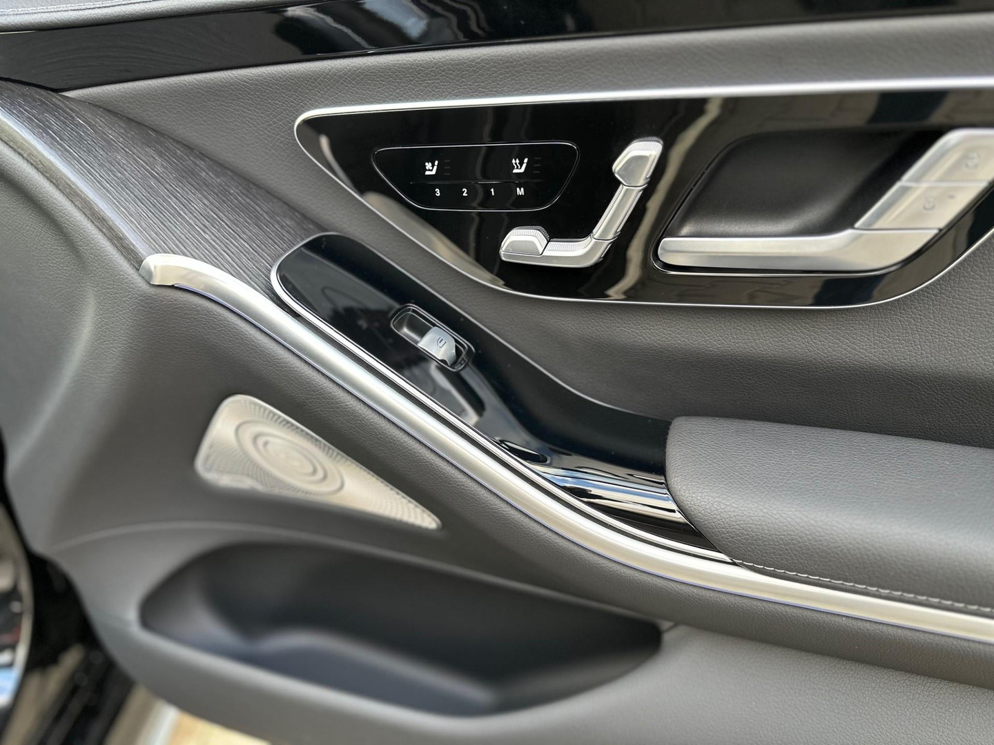 Mercedes-Benz Mercedes-Benz