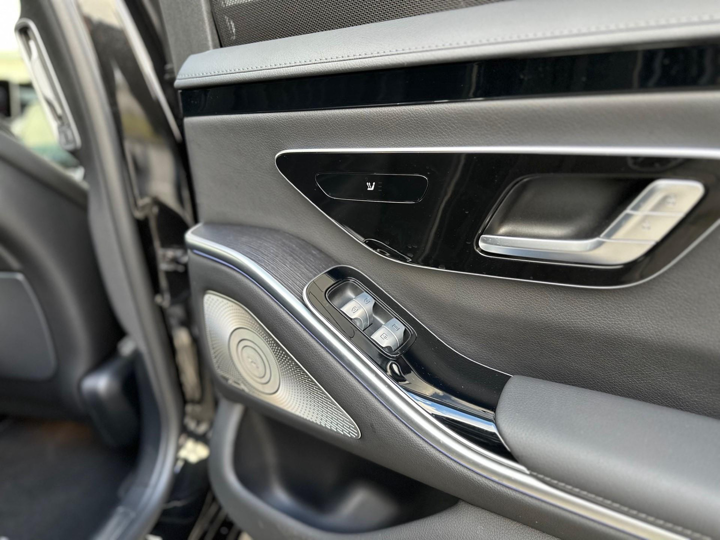 Mercedes-Benz Mercedes-Benz