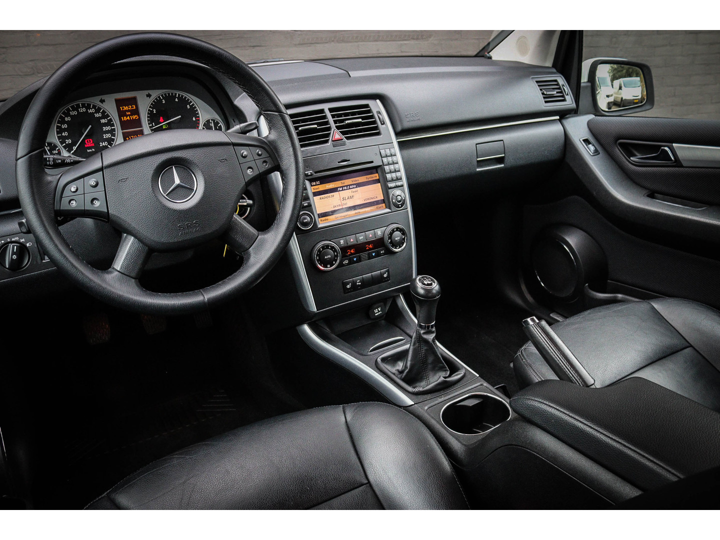 Mercedes-Benz Mercedes-Benz