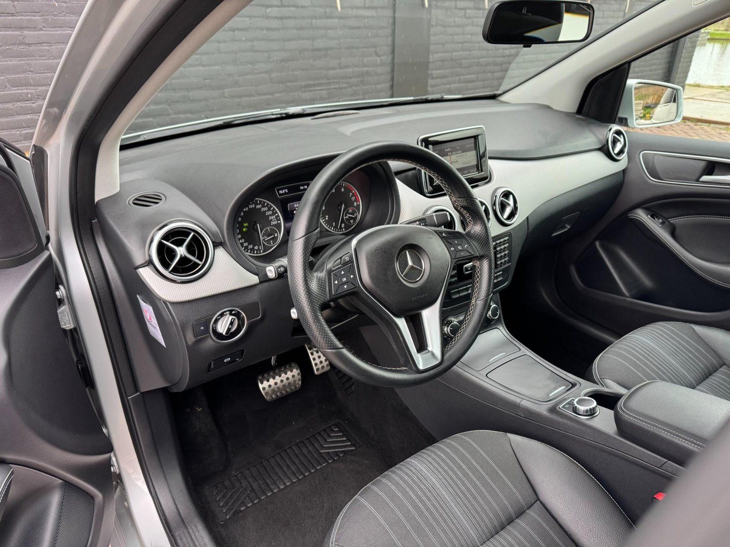 Mercedes-Benz Mercedes-Benz