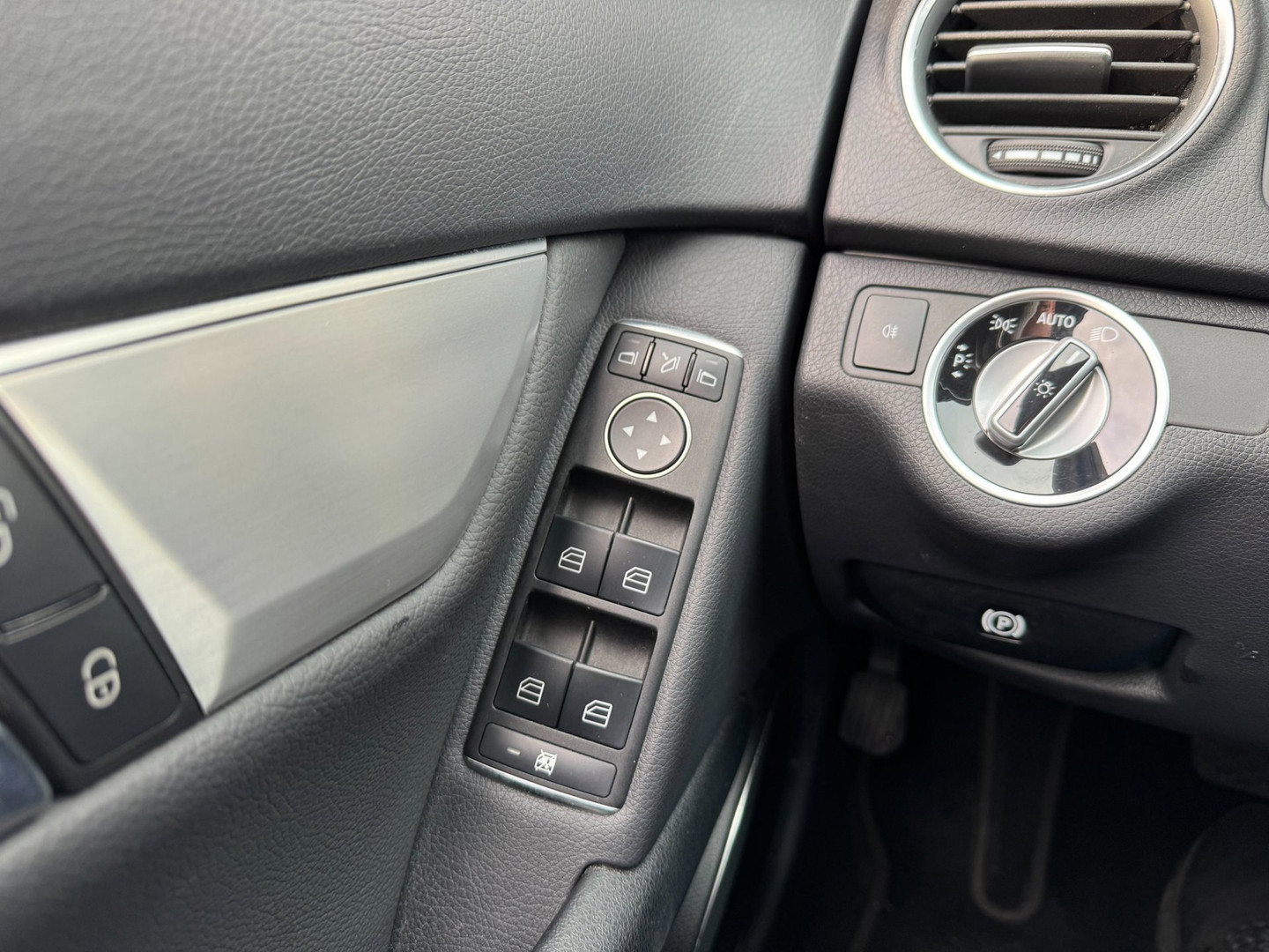 Mercedes-Benz Mercedes-Benz