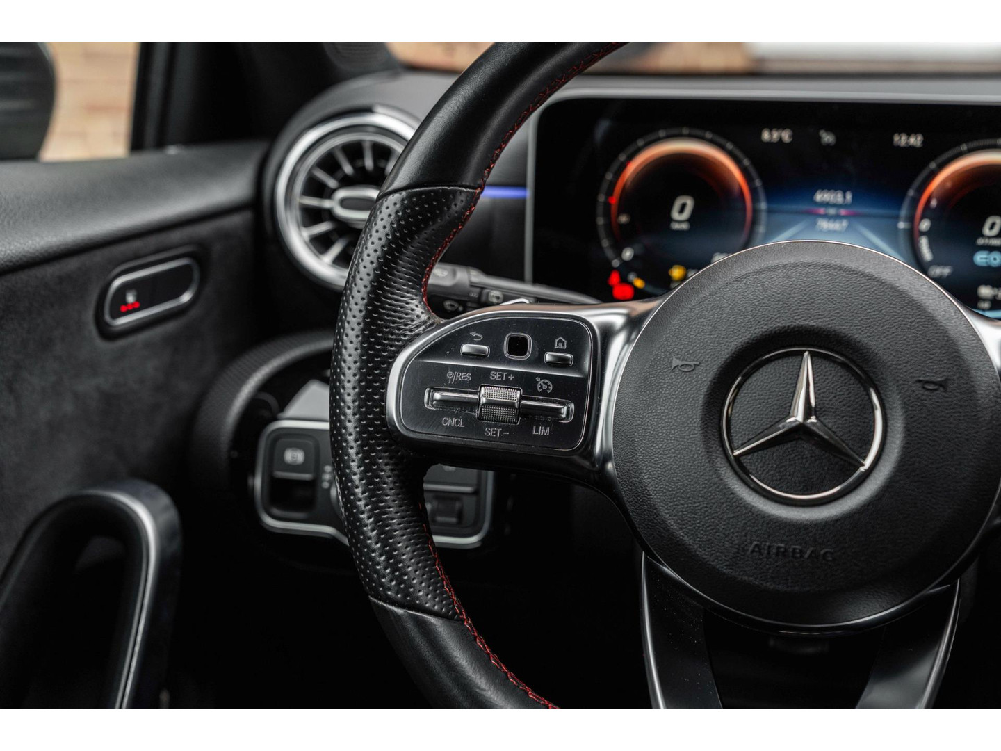 Mercedes-Benz Mercedes-Benz