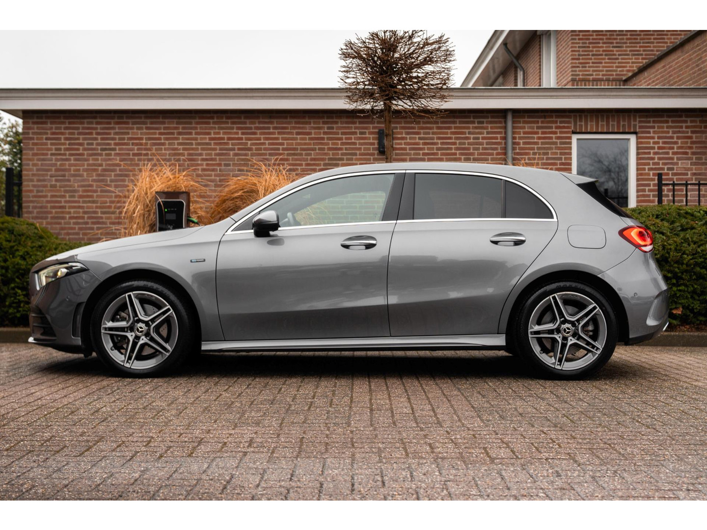 Mercedes-Benz Mercedes-Benz