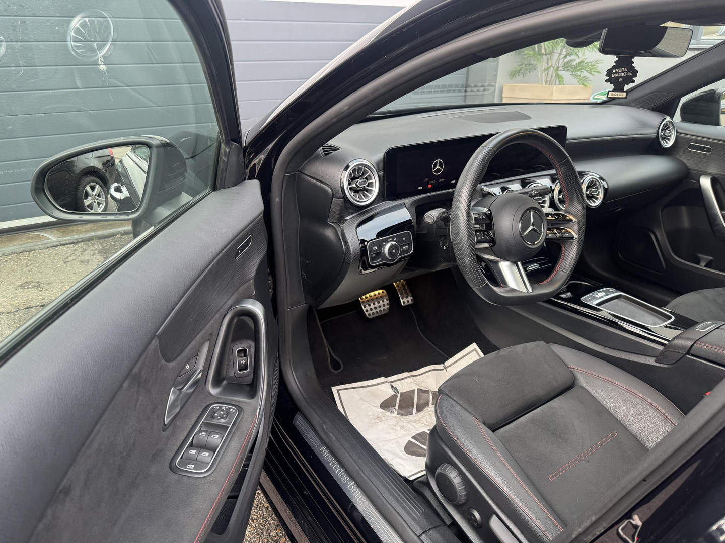 Mercedes-Benz Mercedes-Benz