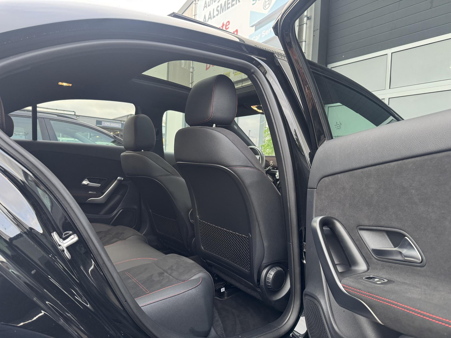 Mercedes-Benz Mercedes-Benz