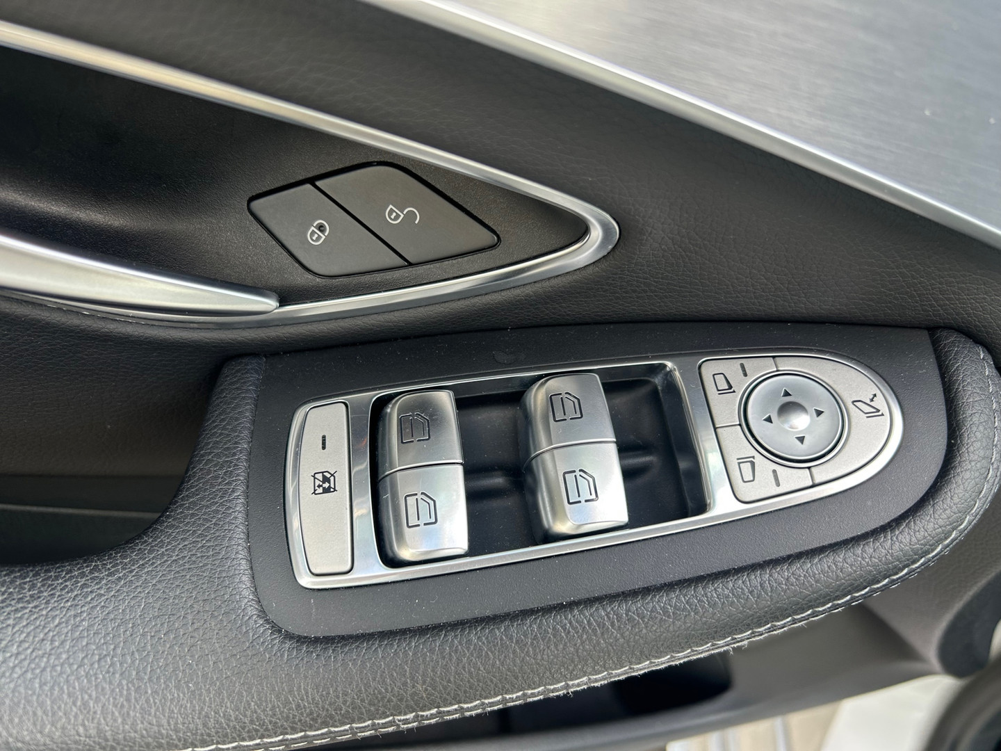 Mercedes-Benz Mercedes-Benz