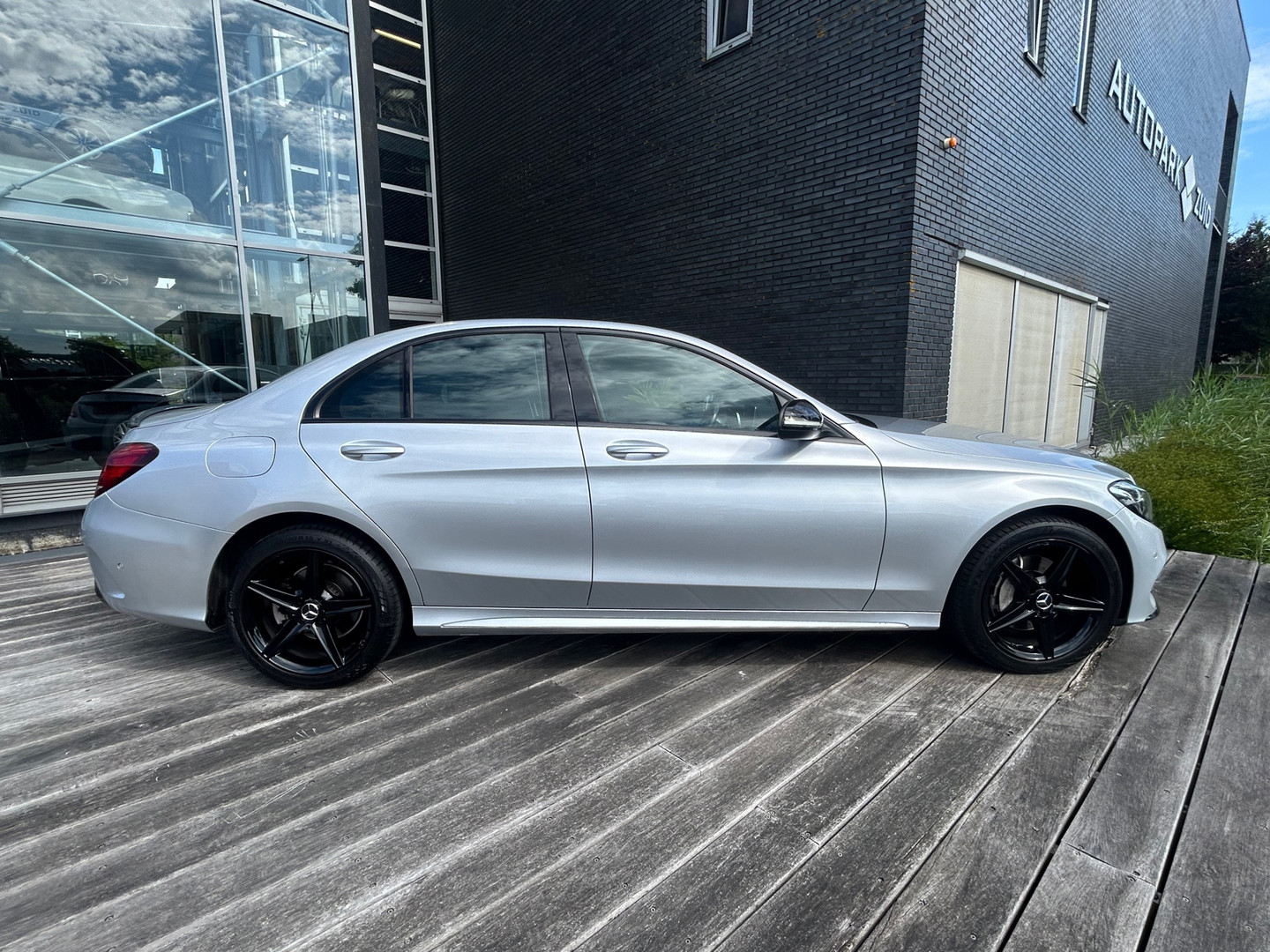 Mercedes-Benz Mercedes-Benz