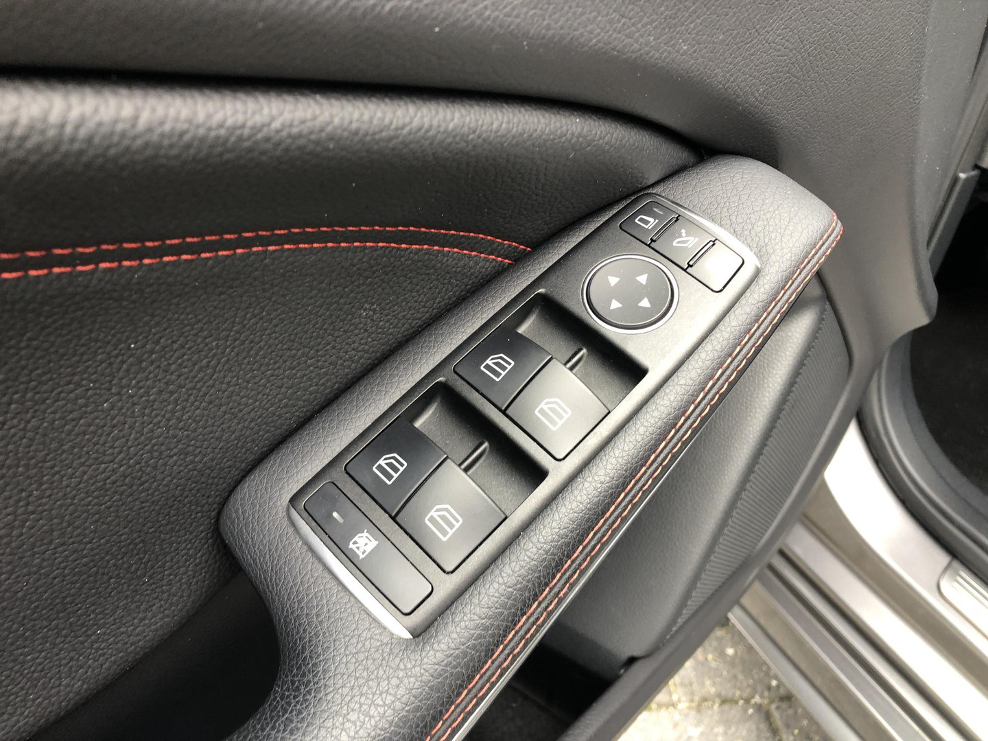 Mercedes-Benz Mercedes-Benz