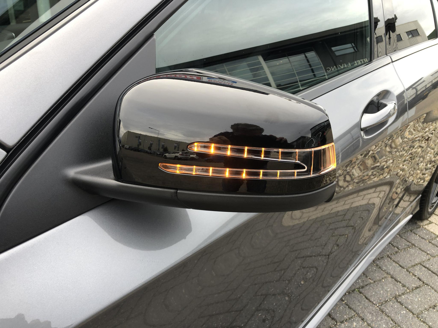 Mercedes-Benz Mercedes-Benz