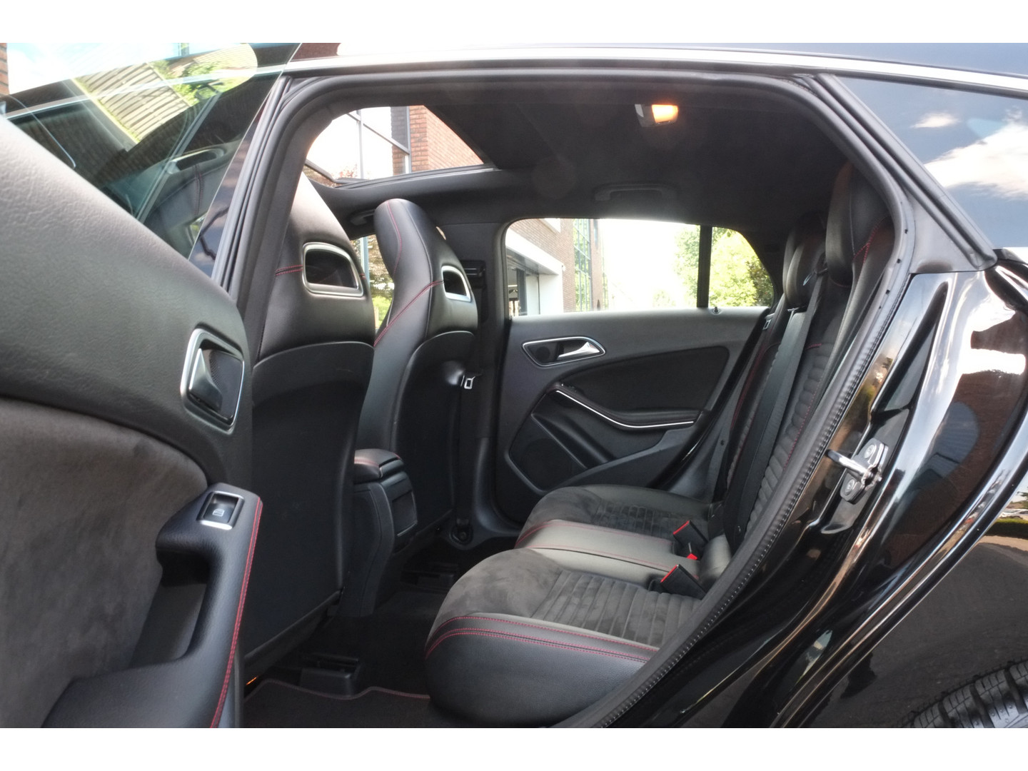 Mercedes-Benz Mercedes-Benz