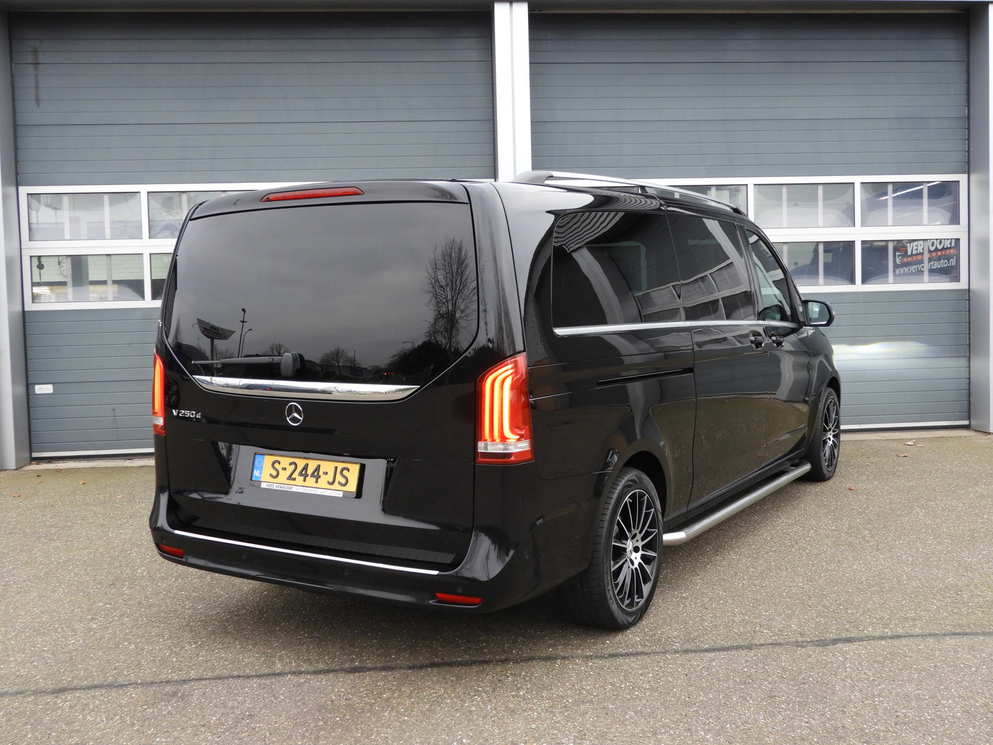 Mercedes-Benz Mercedes-Benz