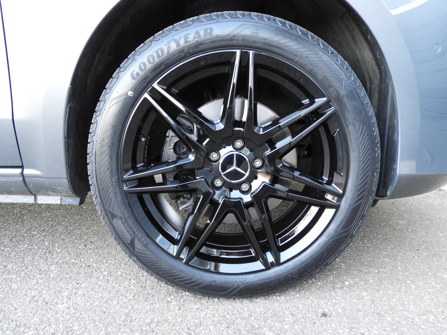 Mercedes-Benz Mercedes-Benz