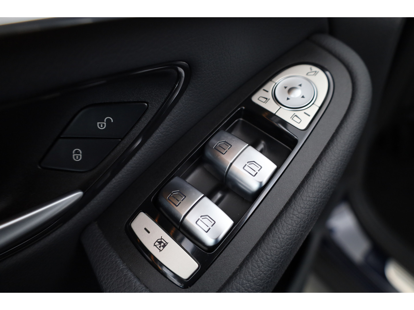 Mercedes-Benz Mercedes-Benz