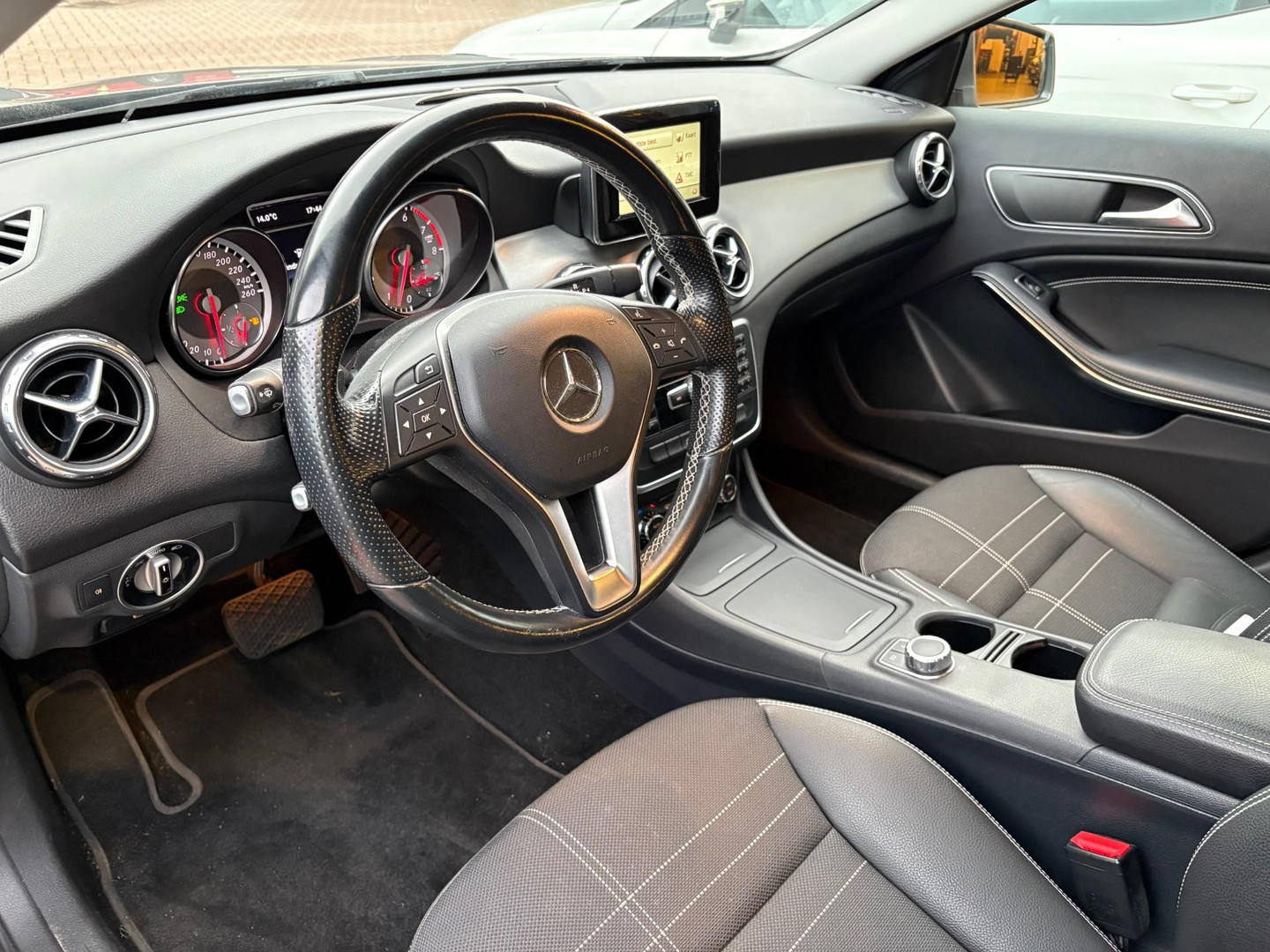 Mercedes-Benz Mercedes-Benz