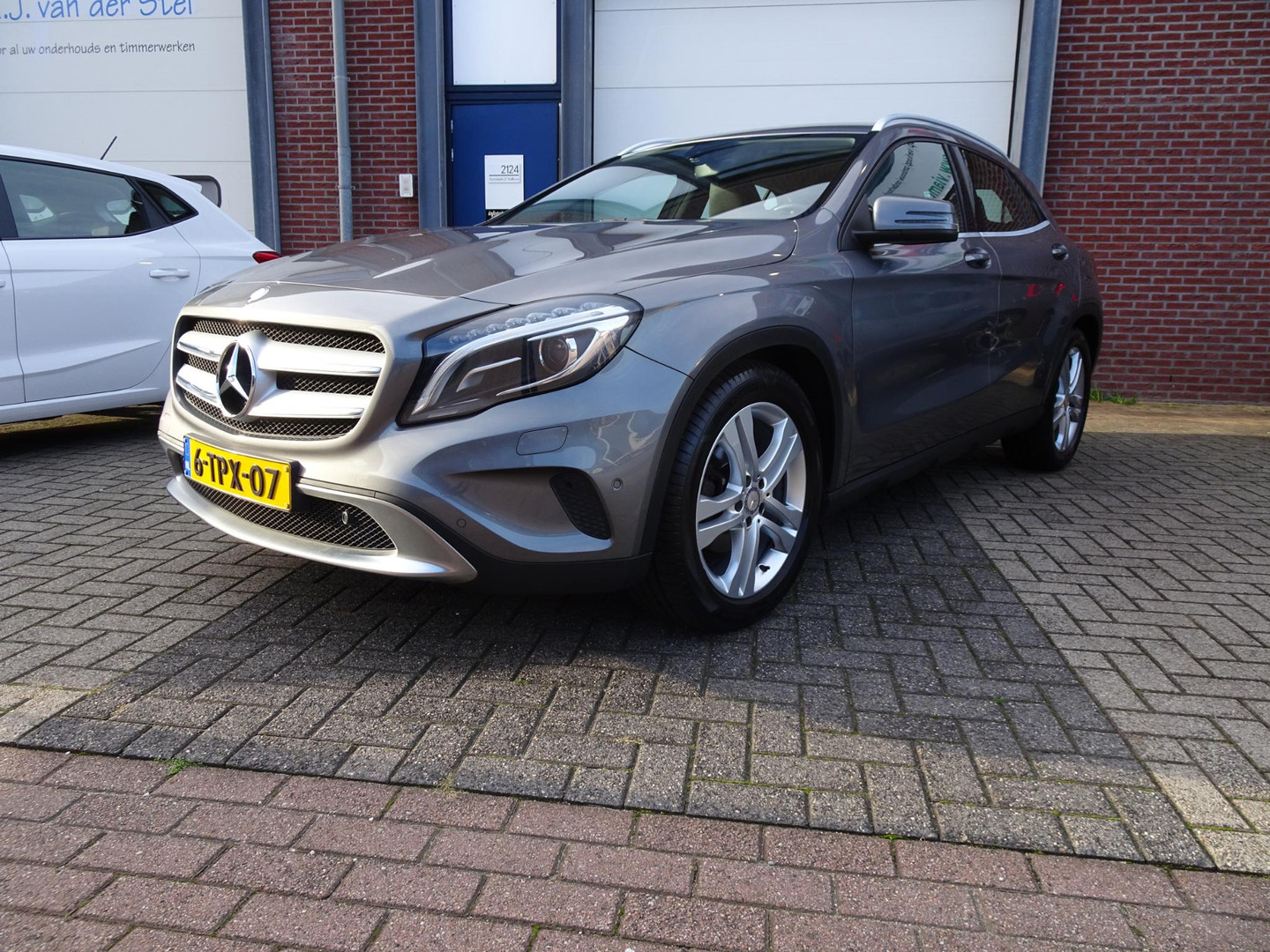 Mercedes-Benz Mercedes-Benz