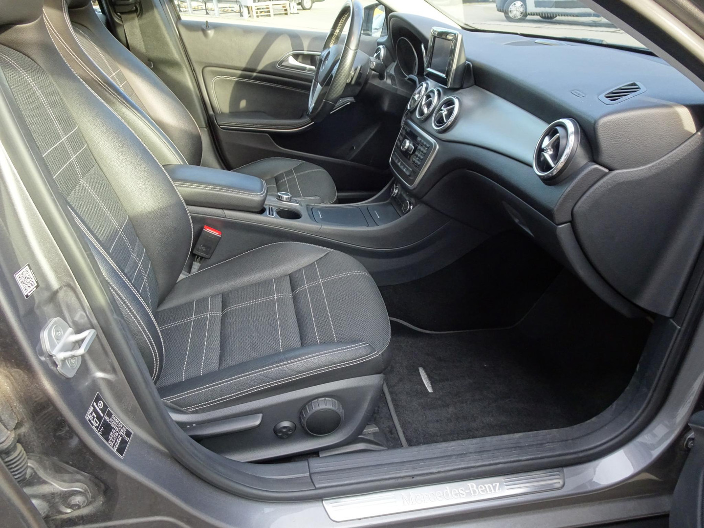 Mercedes-Benz Mercedes-Benz