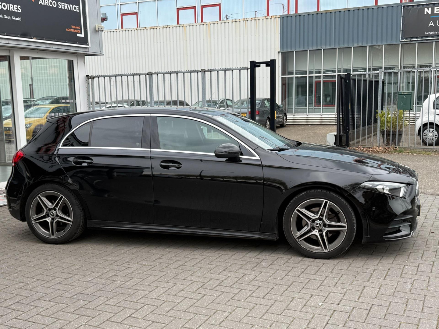 Mercedes-Benz Mercedes-Benz