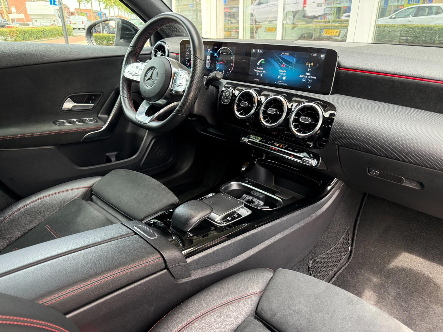 Mercedes-Benz Mercedes-Benz