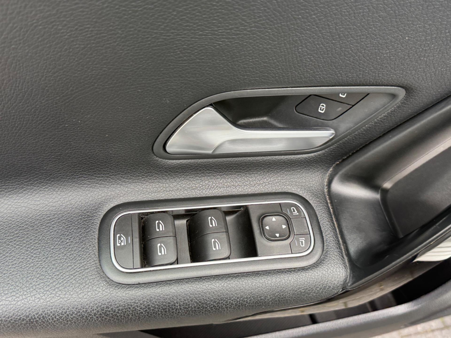 Mercedes-Benz Mercedes-Benz