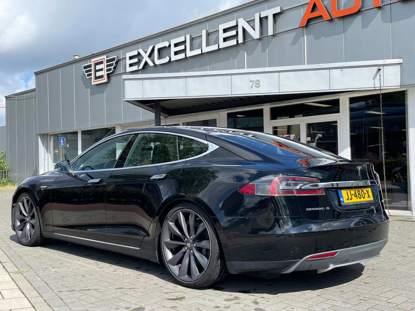 Tesla Tesla