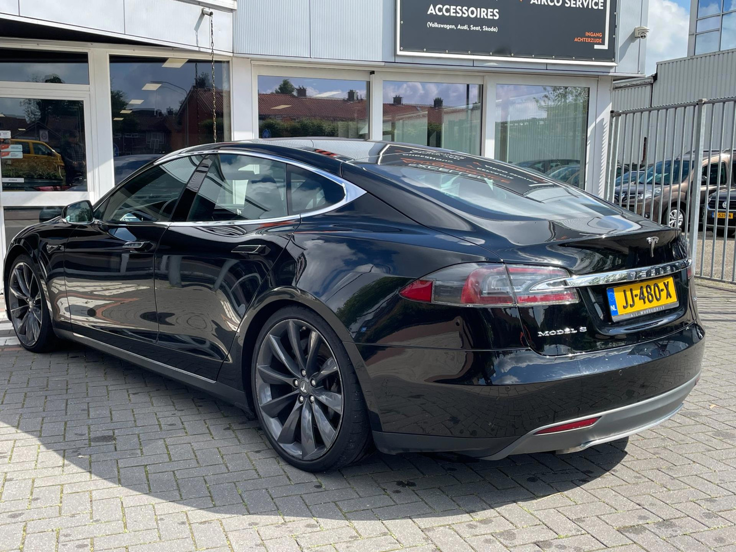Tesla Tesla