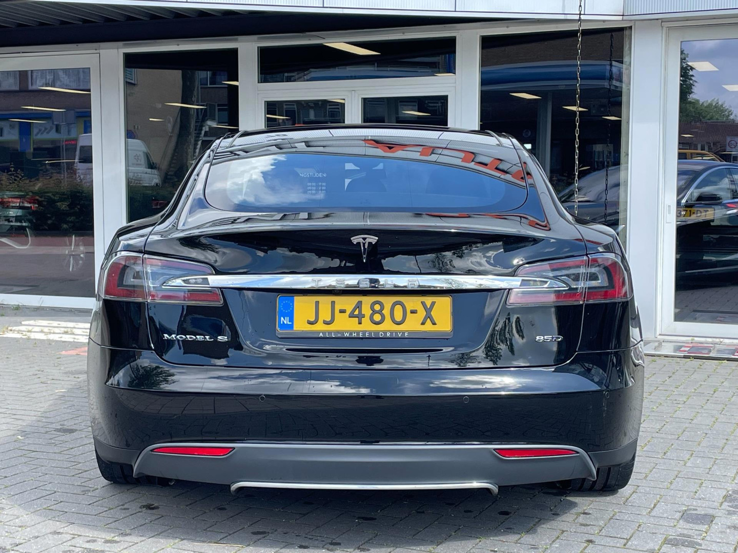 Tesla Tesla
