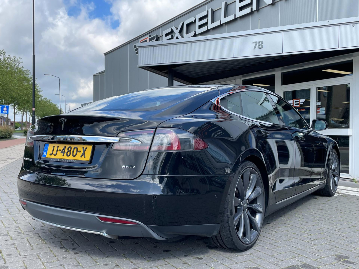 Tesla Tesla