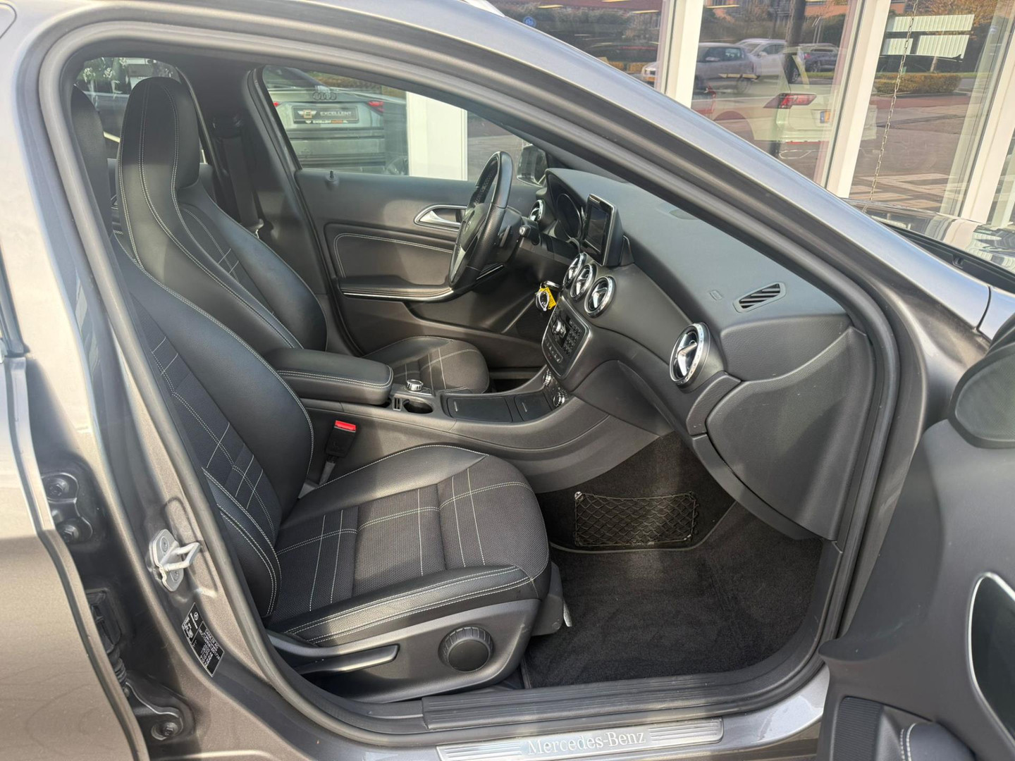 Mercedes-Benz Mercedes-Benz